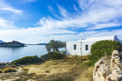 Μαγικό νησί: Ο λόγος που αυτό το καλοκαίρι η μισή Ελλάδα πήγε μέχρι την Πάρο