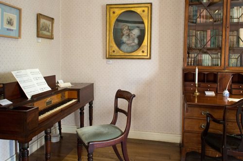 Μέσα στο πανέμορφο σπίτι της Τζέιν Ώστεν στο Hampshire ο 19ος αιώνας είναι ακόμα ζωντανός