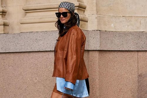 Το outfit που αποθέωσε η Κέιτ Μος στα 90's αποτελείται από δύο κομμάτια και είναι ό,τι πιο σέξι