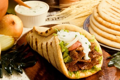 Κάνει να τρώω σουβλάκι στη δίαιτα; Να πώς θα το κάνεις πιο υγιεινό