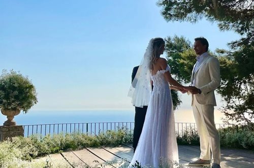 H πανέμορφη ανιψιά του Hubert de Givenchy, Gabriella, παντρεύτηκε στο Κάπρι και ήταν όλοι εκεί