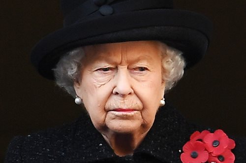 «Θέλει να τους βάλει φρένο»: Η βασίλισσα Ελισάβετ ετοιμάζεται να κινηθεί νομικά κατά Χάρι και Μέγκαν