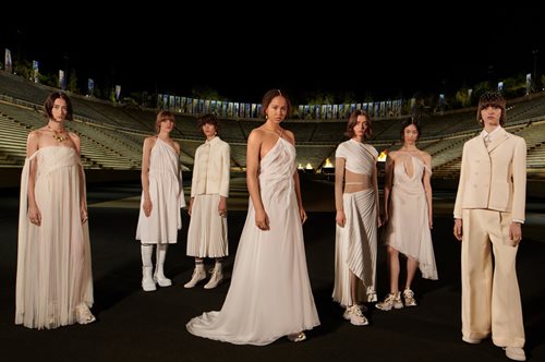 Γιατί οι μεγαλύτεροι οίκοι μόδας στον κόσμο «ντύνουν» τις νέες καμπάνιες τους με ελληνική μουσική;