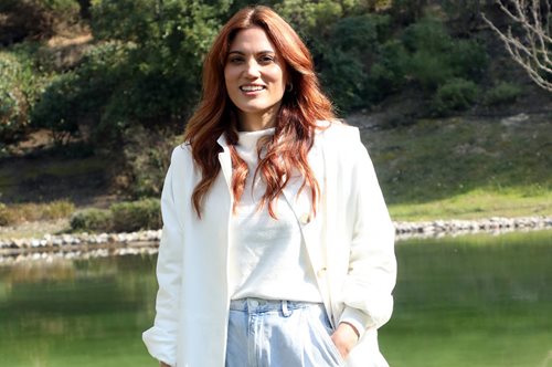 Η Μαίρη Συνατσάκη με ένα από τα ομορφότερα φορέματα του καλοκαιριού ποζάρει στη Φλωρεντία