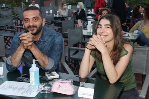 «Καπετάν Χρύσα»: Ο Λεωνίδας Κουτσόπουλος, σε βίντεο από τις διακοπές, κάνει πλάκα στη σύντροφό του