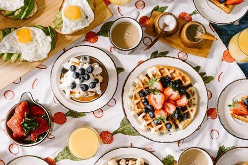 3 αλλαγές που πρέπει να κάνει στη διατροφή της κάθε γυναίκα μετά τα 50