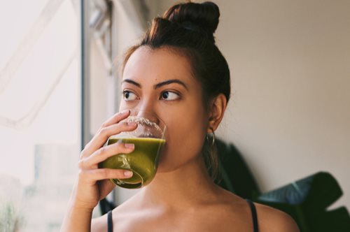 Μέσα σε 2 μόλις ημέρες: Η ιδανική αποτοξίνωση μετά τις διακοπές αν θέλεις να χάσεις γρήγορα κιλά