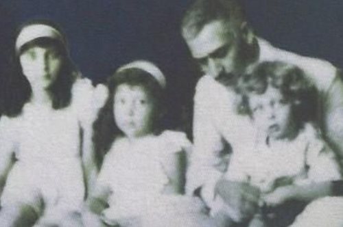 Ο Ίωνας Δραγούμης πέρασε μία ζωή διχασμένος ανάμεσα στην Πηνελόπη Δέλτα και τη Μαρίκα Κοτοπούλη