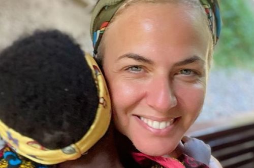 «Γιατί δεν υιοθετείς από την Ελλάδα;»: Η απάντηση της Χριστίνας Κοντοβά