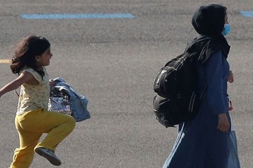 Το παιδικό φως νικά το σκοτάδι των Ταλιμπάν: Η φωτό με το χαρούμενο κοριτσάκι που φτάνει στο Βέλγιο