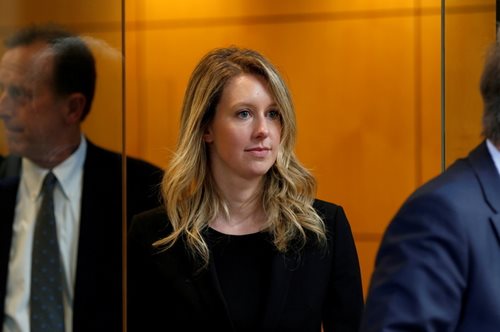 Τheranos: Ξεκίνησε η δίκη της μεγαλύτερης απάτης της τελευταίας δεκαετίας