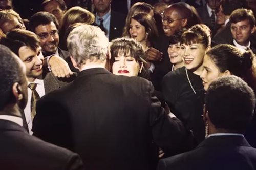 Μόνικα Λεβίνσκι: Η πιο «σκανδαλώδης» γυναίκα των ΗΠΑ στα 48 της, είναι πιο όμορφη από ποτέ