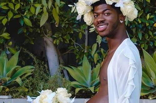 Επιθετικό μάρκετινγκ: Ο διάσημος ράπερ ποζάρει σε εξώφυλλο με... φουσκωμένη κοιλίτσα