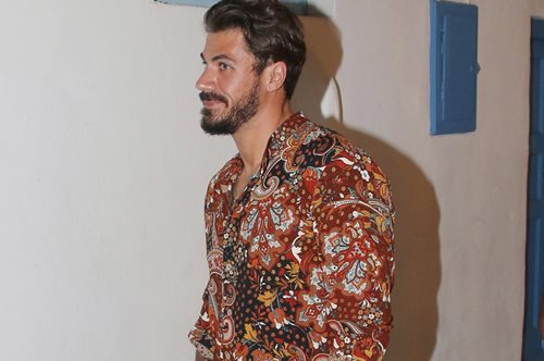 «Το αγοράκι μου»: Η τρυφερή φωτογραφία του Άκη Πετρετζίκη αγκαλιά με τον 2 μηνών γιο του