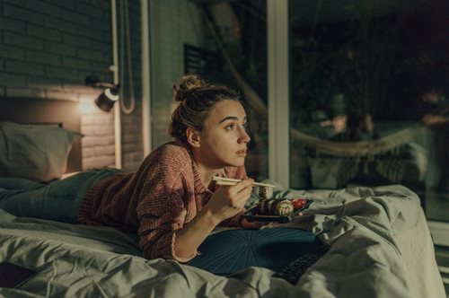 Έξι τρόποι να σταματήσεις την επιθυμία για φαγητό αργά το βράδυ