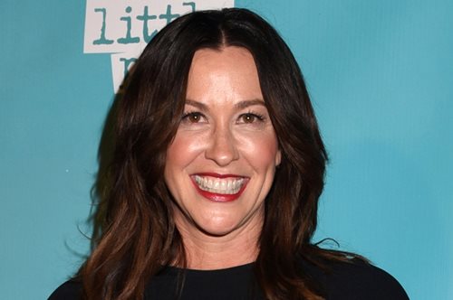 «Βιάστηκα στα 15 μου από πολλούς άντρες. Ήταν όλοι παιδόφιλοι»