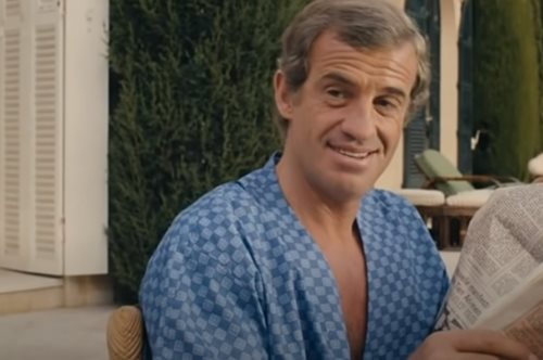 Όταν ο Ζαν Πολ Μπελμοντό απολάμβανε το ποτό του με τη Νικόλ Καλφάν στο Γκάλαξι του Hilton