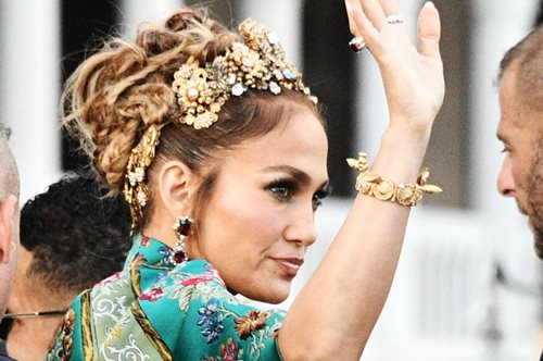 Jennifer Lopez | Οι 5 χρυσοί skincare κανόνες που την κάνουν να δείχνει 10 χρόνια νεότερη