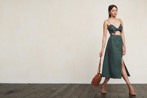 12 υπέροχα σέξι φορέματα αλλά με ένα κλασικό twist. Βρήκαμε τη χρυσή τομή