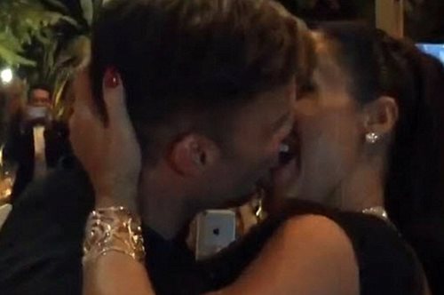 Δεν θα πιστεύετε πόσα χρήματα έδωσε για να φιλήσει στο στόμα τον Ρίκι Μάρτιν