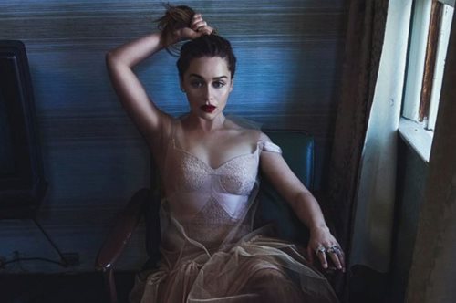 Το αισθησιακό shooting της Emilia Clarke στην Vogue 