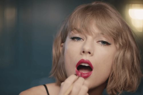 Η νέα διαφήμιση της Taylor Swift για την Apple που σαρώνει. Μετά την τούμπα, ώρα για έξοδο
