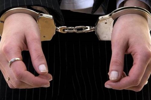 Συνέλαβαν γνωστή Ελληνίδα τραγουδίστρια στην Αμερική. Τι συνέβη; 