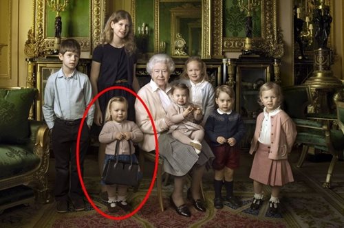 Γιατί όλοι έπαθαν εμμονή με αυτή την δισέγγονη της Βασίλισσας Ελισάβετ στη φωτογραφία;