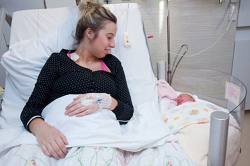 Μια κούνια φέρνει την επανάσταση στη φροντίδα των νεογέννητων μωρών 