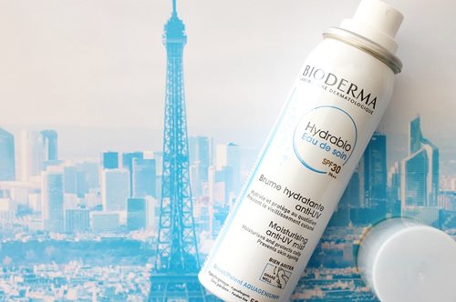 Το απόλυτο gadget της Bioderma. Αντηλιακό, ενυδατικό, φοριέται πάνω από το make up