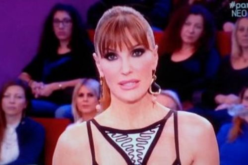 Aυτό είναι το πιο επικό tweet για το αποτυχημένο outfit της Βίκυς Χατζηβασιλείου