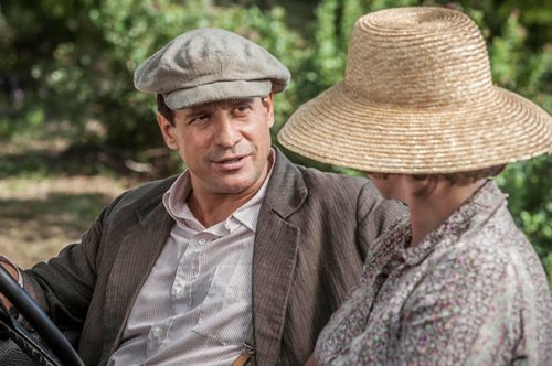 Οι Bρετανοί μίλησαν: Αυτός ο ηθοποιός είναι η ελληνική απάντηση στον Τζορτζ Κλούνεϊ