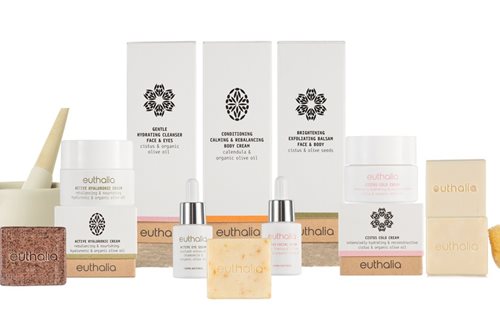 Τα καλλυντικά της γιαγιάς Ευθαλίας από τη Σκόπελο και το μυστικό της μαγικής κηραλοιφής  