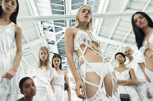 Μια «Behind the scenes» ματιά στην υπέροχη καμπάνια του Givenchy