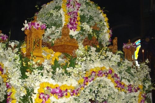 Επιτάφιοι στα γραφικά εκκλησάκια της Αθήνας