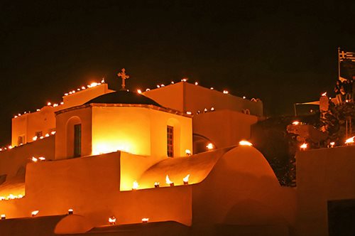 Η Σαντορίνη τη Μεγάλη Παρασκευή ήταν το πιο εντυπωσιακό σκηνικό που είδαμε φέτος