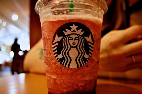 Πελάτες μηνύουν τα Starbucks για τον υπερβολικό πάγο στα ροφήματα