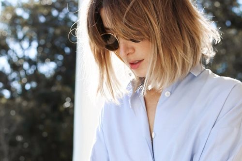 9 τρόποι να φορέσεις σωστά το κλασικό γαλάζιο πουκάμισο