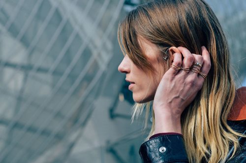 Ποιο κόσμημα από τα 90s κάνει δυναμικό comeback;