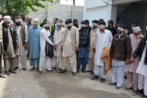 Έκαψαν ζωντανό 16χρονο κορίτσι στο Πακιστάν επειδή βοήθησε ζευγάρι να 