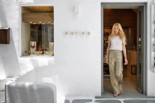 H Ελληνίδα σχεδιάστρια κοσμημάτων Ekaterini (ξανά) στη Μύκονο