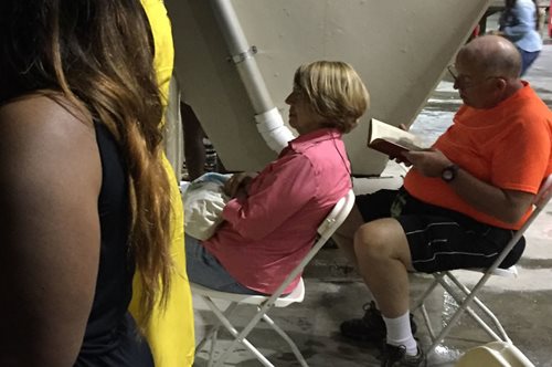 Ο θεατής στη συναυλία της Beyonce που διάβαζε βιβλίο, ήταν Έλληνας