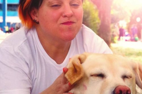 Οδηγός του ΟΑΣΑ κάλεσε την αστυνομία επειδή τυφλή ανέβηκε στο λεωφορείο με τον σκύλο-οδηγό της