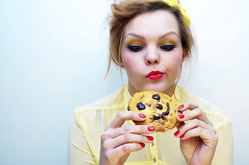 PMS σύνδρομο: Πώς να αντιμετωπίσεις τα νεύρα και τη βουλιμία πριν την περίοδο