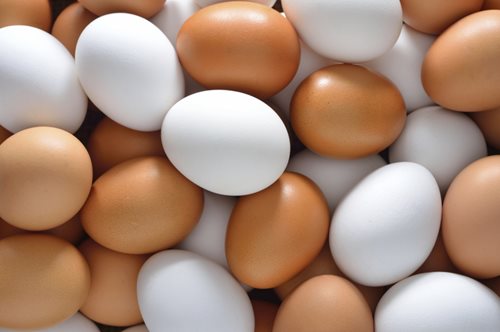 Μα, και το αβγό; 4 τροφές που τις ξεφλουδίζουμε λάθος τόσα χρόνια