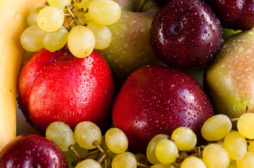 Ποια φρούτα μειώνουν τον κίνδυνο καρκίνου του στήθους; Νέα έρευνα του Χάρβαρντ δίνει την απάντηση.