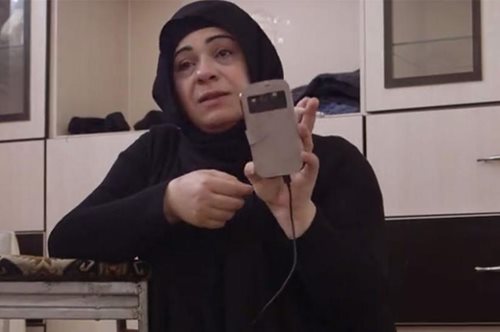 Γιατί τα smartphone είναι απαραίτητα για τους πρόσφυγες; Μια γυναίκα από τη Συρία εξηγεί.