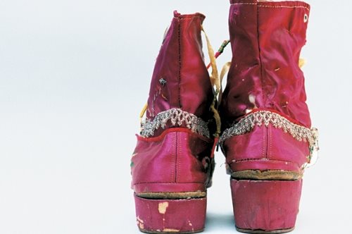 Αυτά ήταν τα ρούχα της Frida Kahlo που είδαν το φως της δημοσιότητας μετά από 50 χρόνια