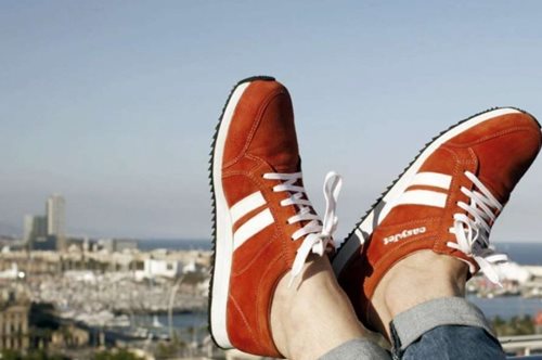 Τα απίστευτα παπούτσια που μόλις κυκλοφόρησε η Easyjet, του Στέλιου Χατζηιωάννου