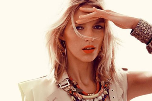 Αντηλιακό μακιγιάζ: προσαρμόστε τη ρουτίνα της ομορφιάς σας στις ανάγκες της εποχής